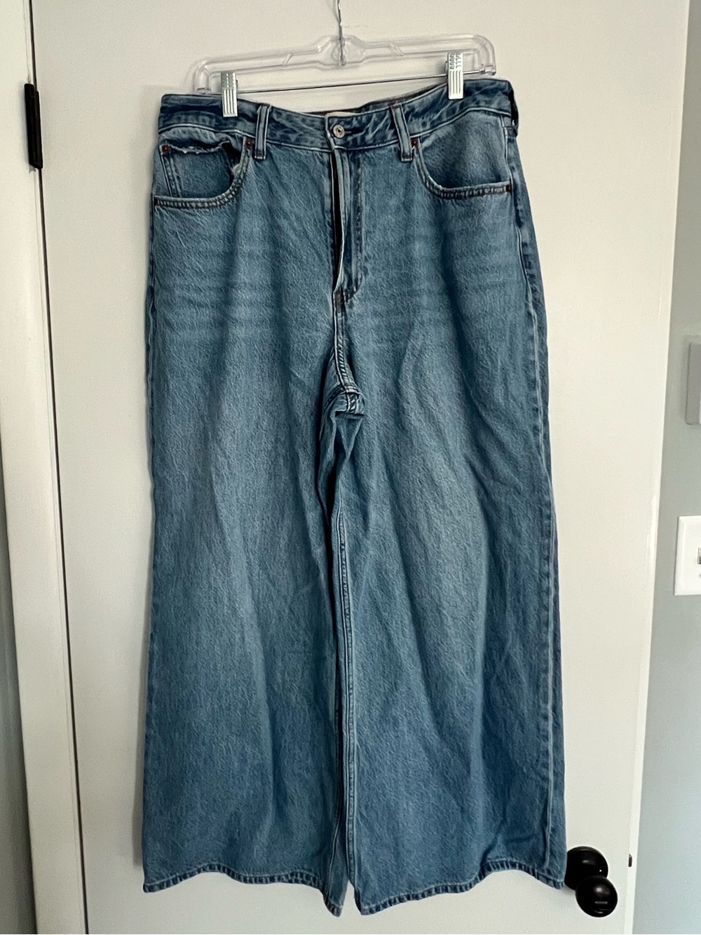 Abercrombie & Fitch The Wide Leg High Rise Jeans